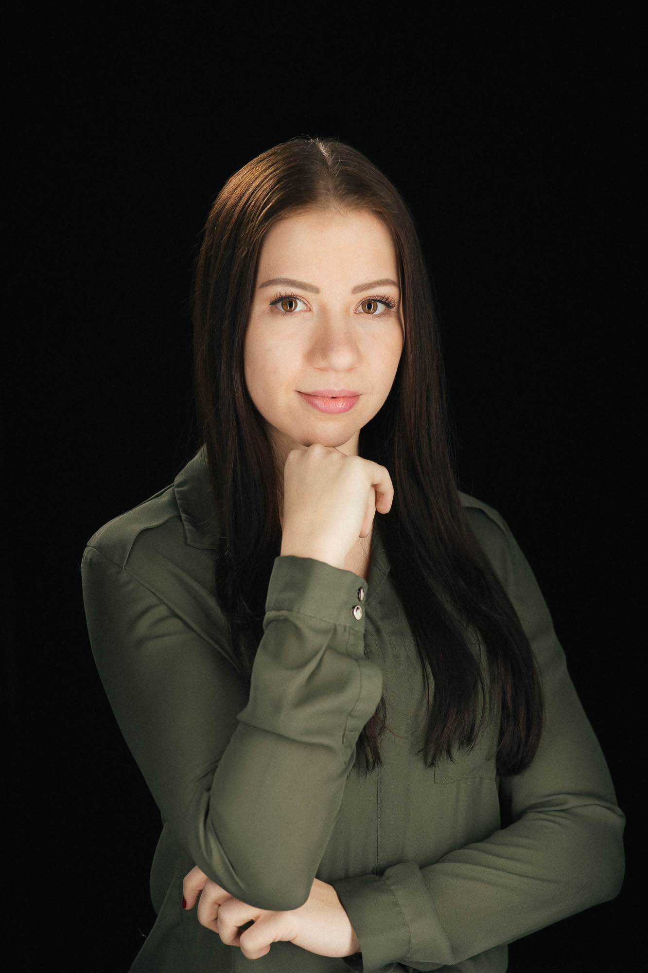 Export x3 Headshot  06607 Dez 01 2019 Bearbeitet 2 Headshots 2019  Miro Nicole Nadine